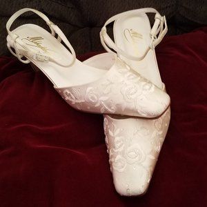 Michaelangelo Vanessa White Bridal Shoes Size 7W